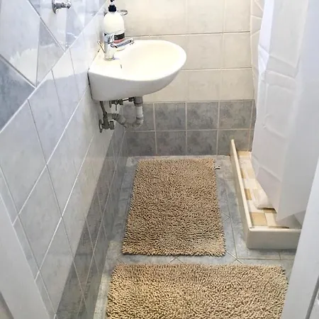 B4 *